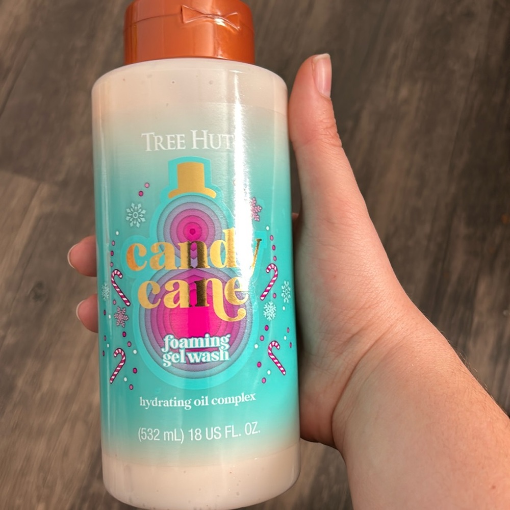 Tree Hut Candy Cane foaming gel wash